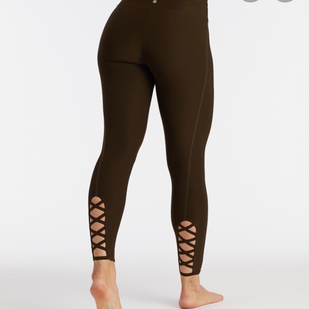 Leggings Strappy Details